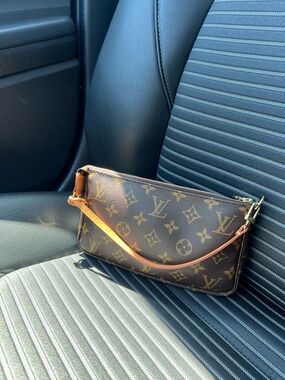 Louis Vuitton Monogram Pochette Accessoire - Brown & Tan